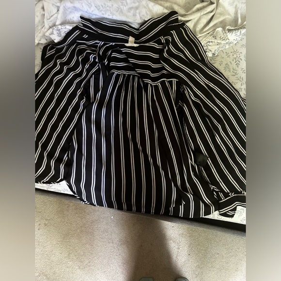 an H&M button-up shirt, US size 14 - Picture 5 of 5